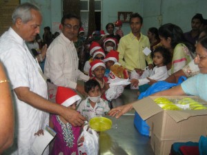 Harakhchand-Savla-Christmas-Party-for-cancer-affected-children-300x225