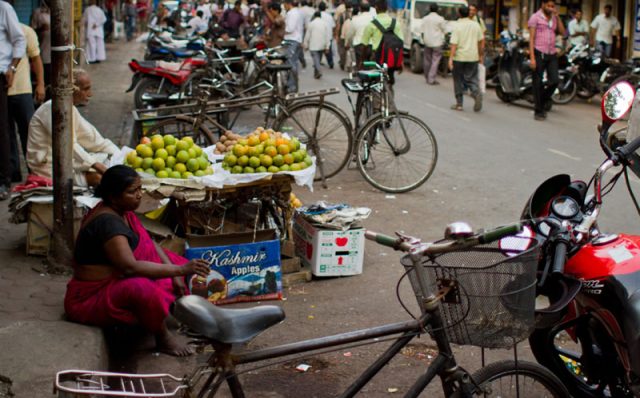 Hawkers in Mumbai on Footpaths
