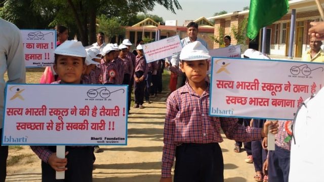 Students participating in cleanliness pledge