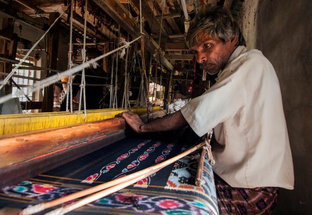 Maniabandha weaver