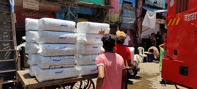 Essar Foundation distributed 400,000 sanitary napkins to women in Mumbai slums 