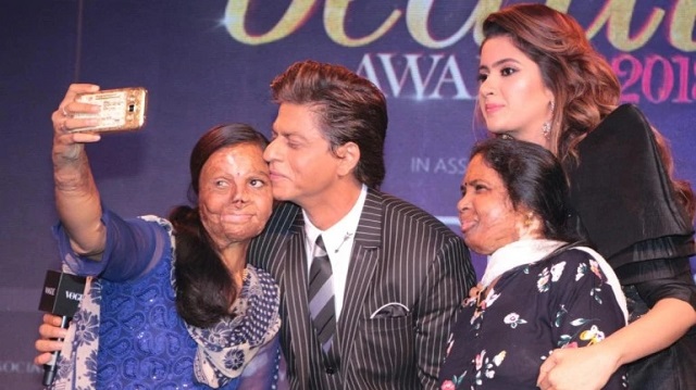 Shahrukh Khan meets acid attack survivors who sought help from Meer Foundation