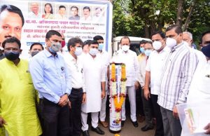 Tata Power handing over oxygen cylinders in Mulshi