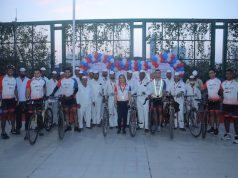RBL bank cyclist and Mumbai Dabbawala gather at the ceremony