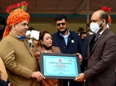 Ashwini Mishra, DGM, DLF Foundation accepting the award on behalf of the DLF Foundation from Hon'ble Shri. Mool Chand Sharma, Cabinet Minister for Transport, Government of Haryana
