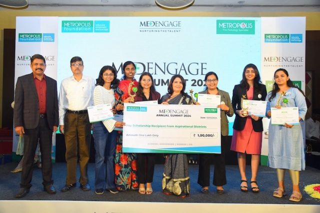 Young medical students felicitated with MedEngage Scholarships at the MedEngage Annual Summit 2024 held in Chennai.