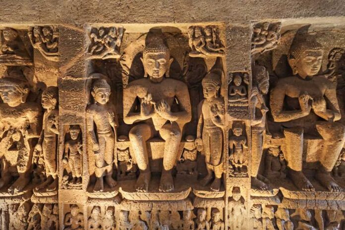 Popular tourist destinations and places to visit in Maharashtra
