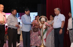 Shri M K Shanmuga Sundaram, Principal Secretary Education, Uttar Pradesh, Shri Awanish Awasthi, Chief Advisor to CM, Uttar Pradesh Dr Sunita Gandhi and Dr Bharti Gandhi at lamp lighting at ALfA FLN