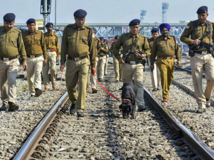 RPF has apprehended 586 Bangladeshis and 318 Rohingyas to prevent illegal migration since 2021: Railway Ministry