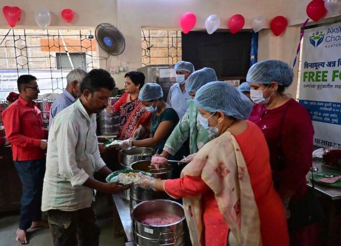 CSR News: Akshaya Chaitanya Serves 1000 Meals & Roses to Patient Caretakers Mumbai’s KEM Hospital on Valentine Day