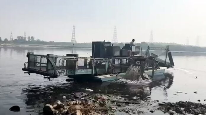 शुरू हुई यमुना की सफाई, एलजी का दावा तीन साल में निर्मल होगी Yamuna