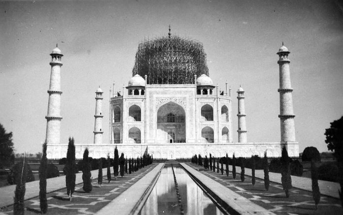 Select आखिर क्यूं ढक दिया गया था ताजमहल को WW2 के वक्त, 6 महीने तक रहा था बंद आखिर क्यूं ढक दिया गया था ताजमहल को WW2 के वक्त, 6 महीने तक रहा था बंद