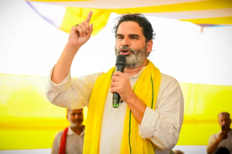 ’बिहार बदलाव यात्रा’ के तहत पश्चिम चंपारण पहुंचे प्रशांत किशोर
