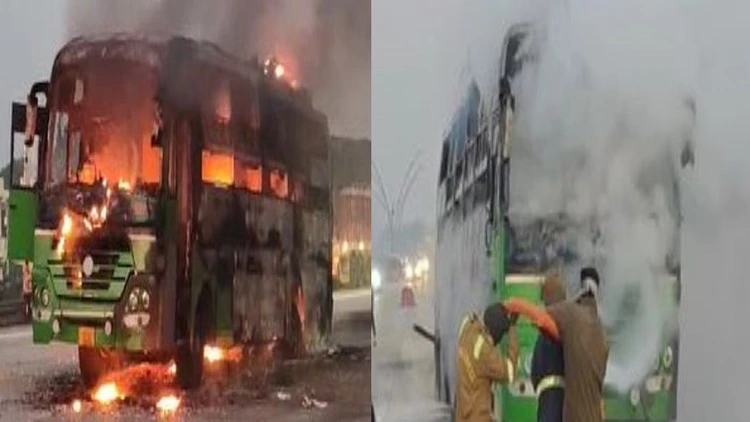 Bus Turned Into Fireball On Agra Lucknow Expressway Bus Turned Into Fireball On Agra Lucknow Expressway