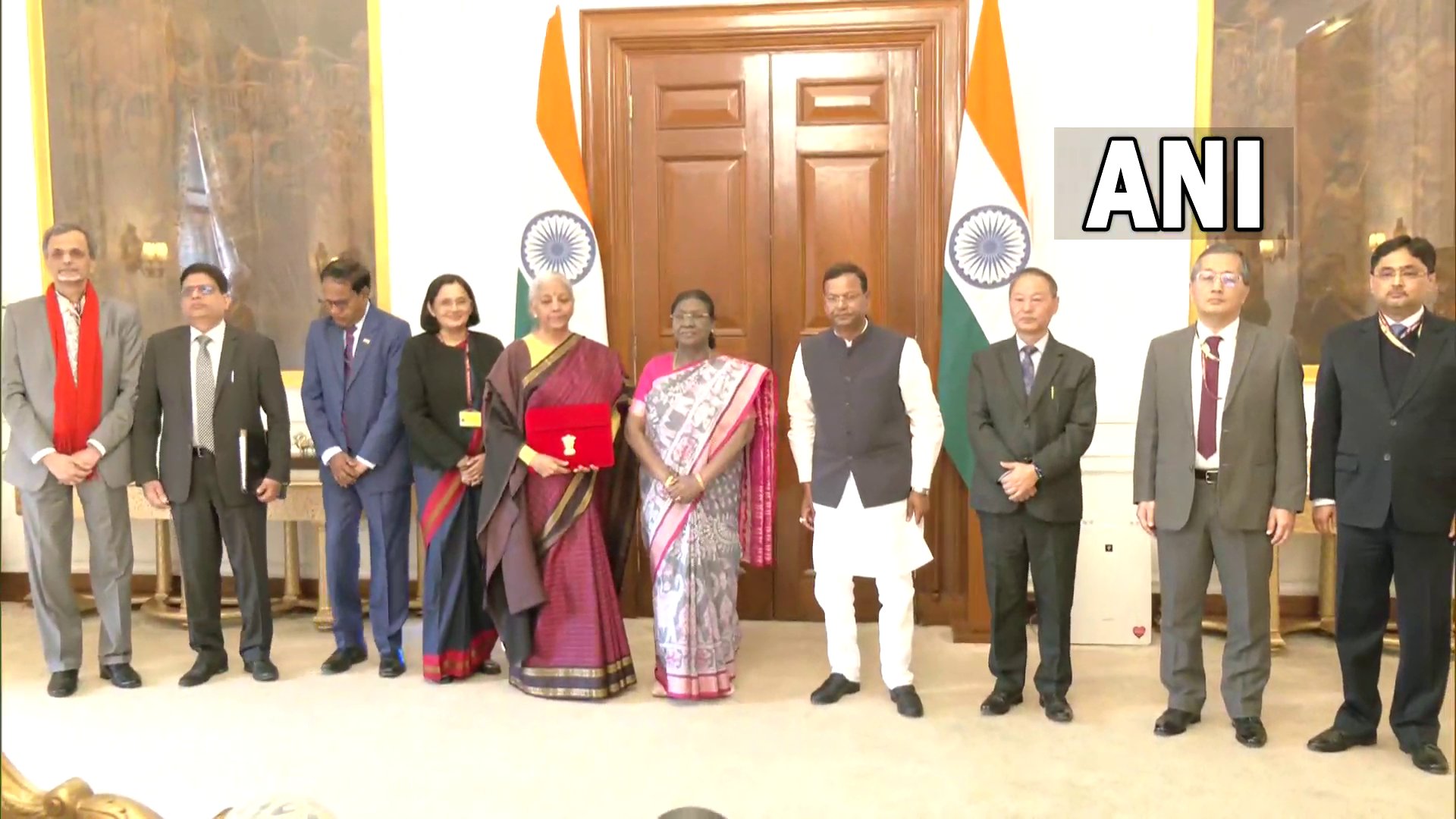 Sitharaman, along with her team, calls on President Droupadi Murmu