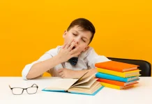 किताब खोलते ही जम्हाई क्यों आती है, जानिए असली वजह