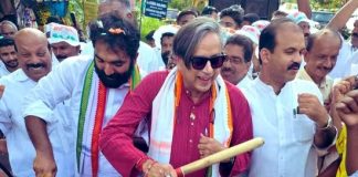 Shashi Tharoor Campaigning in Kerala