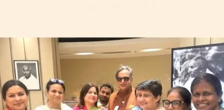 Shashi Tharoor with Mahila Congress Delegation