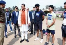 Uttarakhand CM with police constables undergoing training