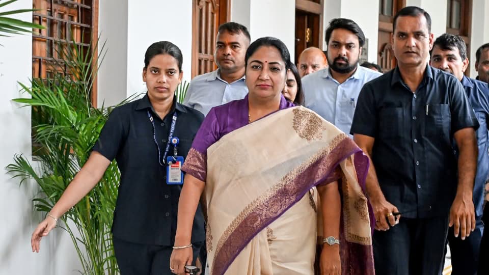 Delhi Announces Rs 10 Lakh Compensation For Hotel Fire Victims’ Families